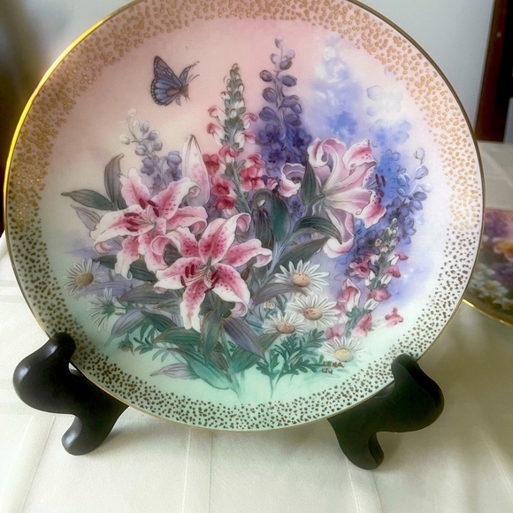 Lily Concerto by Lena Liu Fourth Collectible “Symphony of Shimmering Beauty” - Picture 1 of 3